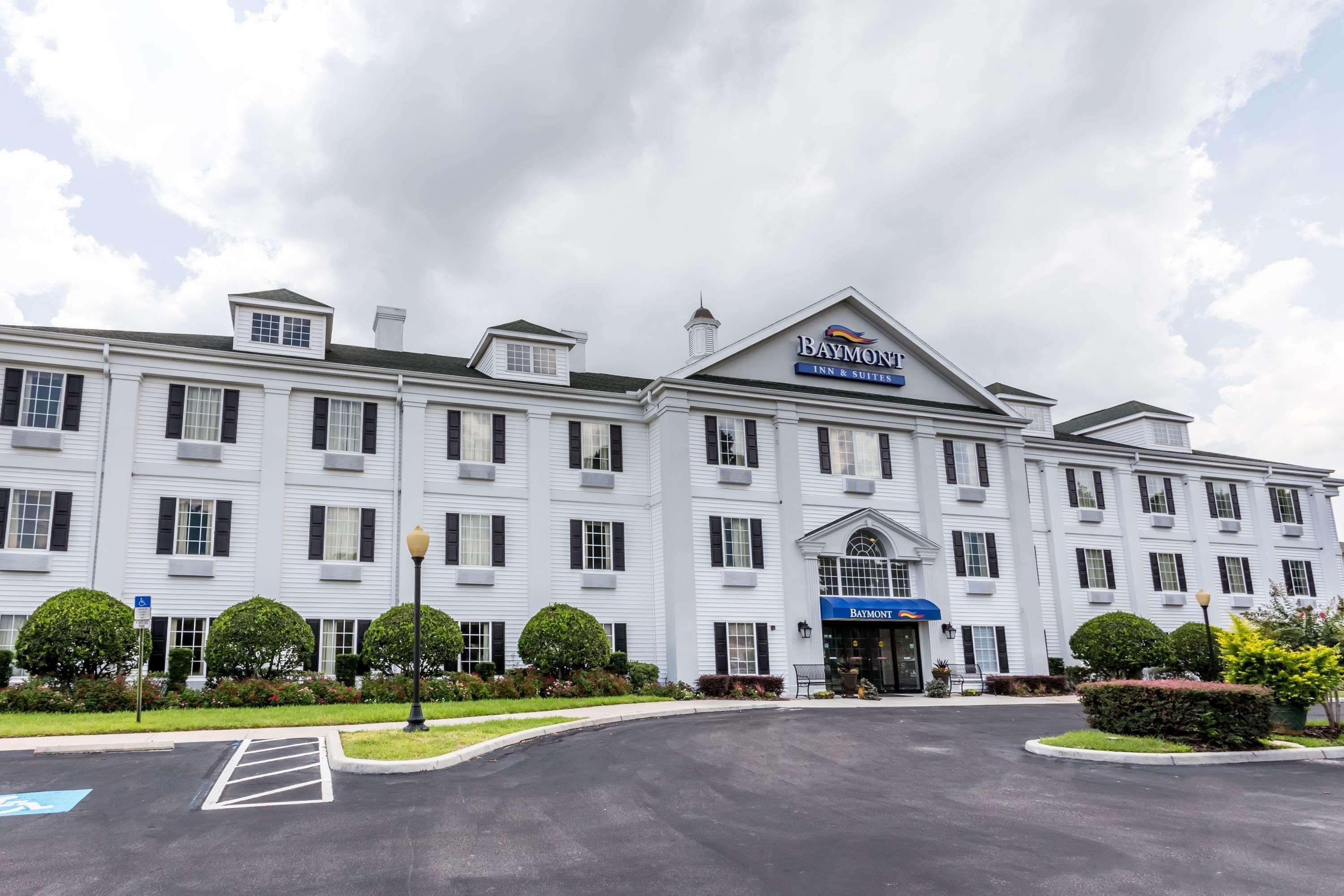 Baymont By Wyndham Lakeland Exterior photo